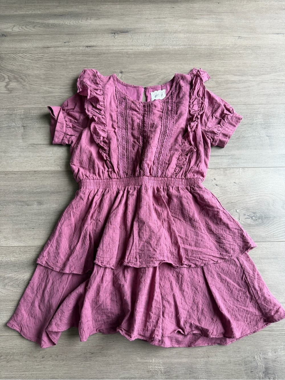 Sadie & Sage Ruffled Tiered Short Sleeve Dress in Muted Purple - size large